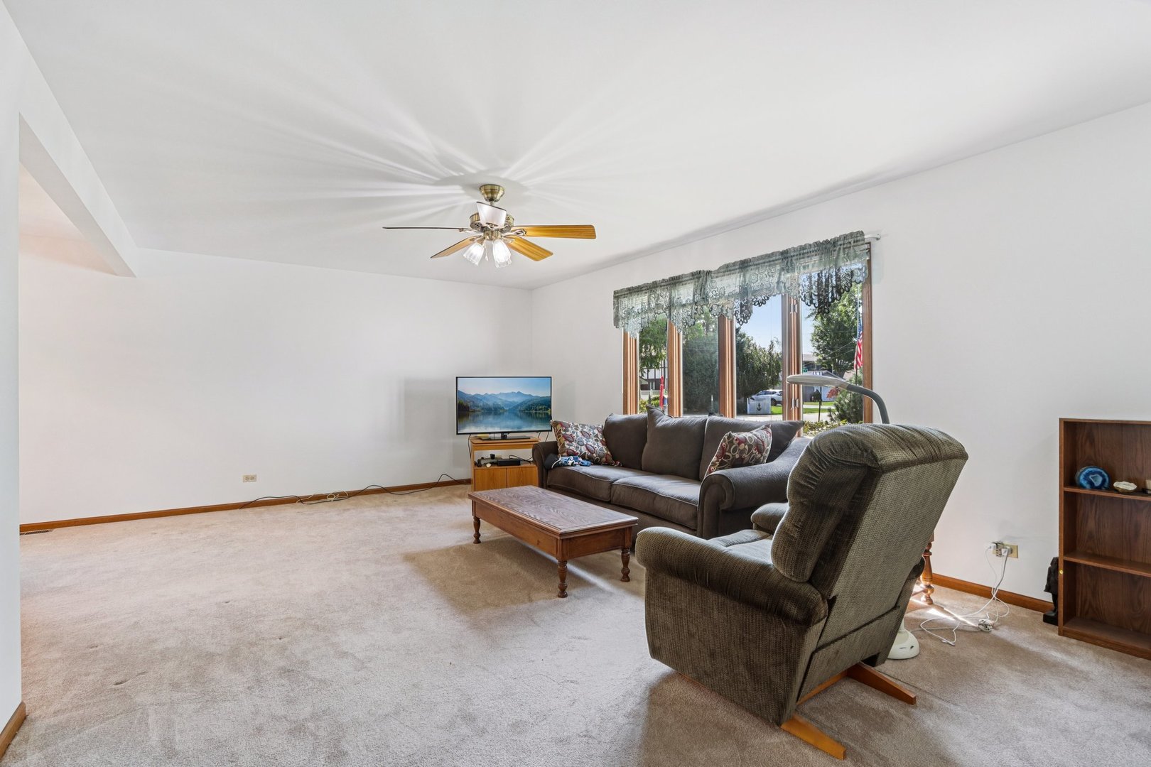 3004 Still Hill Drive, McHenry, IL 60050