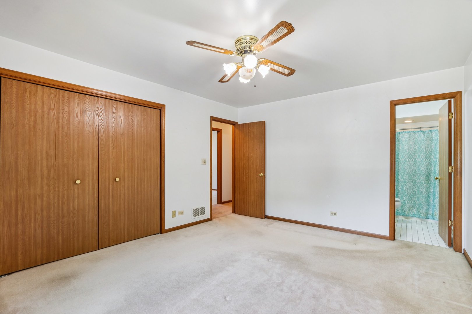 3004 Still Hill Drive, McHenry, IL 60050