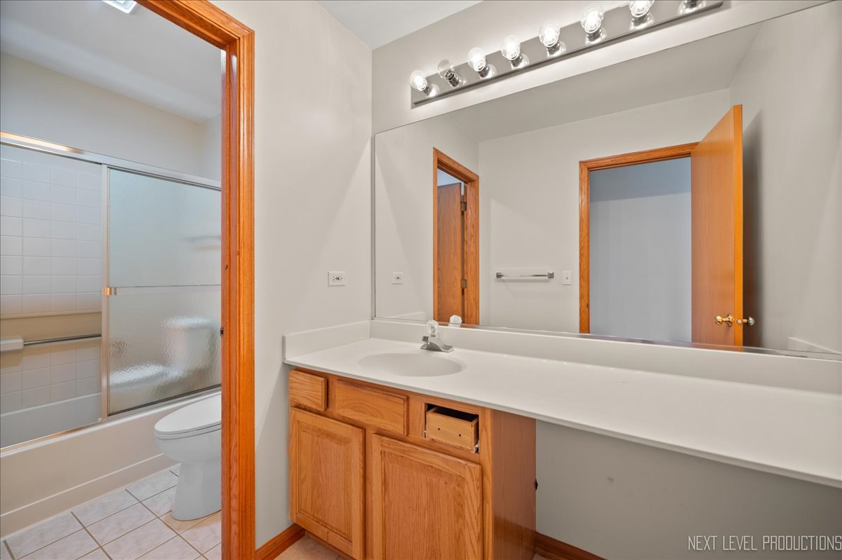360 Thomas Drive, West Chicago, IL 60185