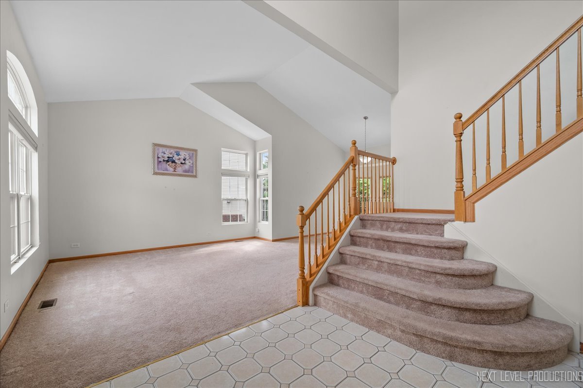 360 Thomas Drive, West Chicago, IL 60185