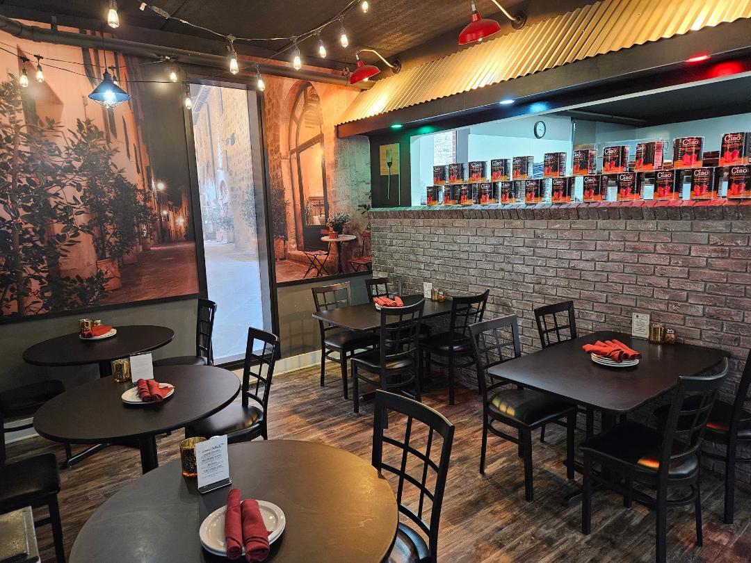 123 S Main Street, Algonquin, IL 60102