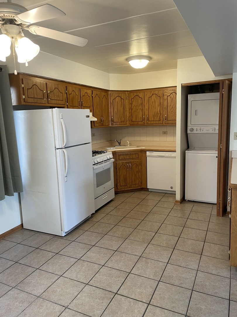 9532 Minnick Avenue #2W, Oak Lawn, IL 60453