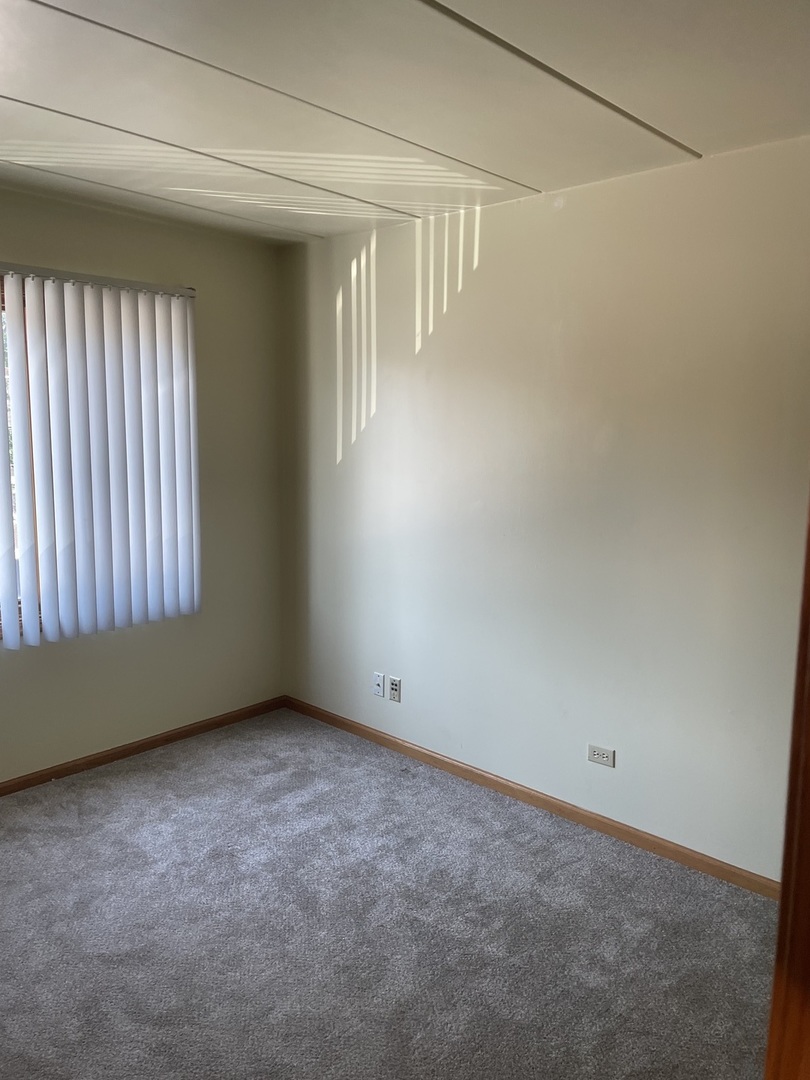 9532 Minnick Avenue #2W, Oak Lawn, IL 60453