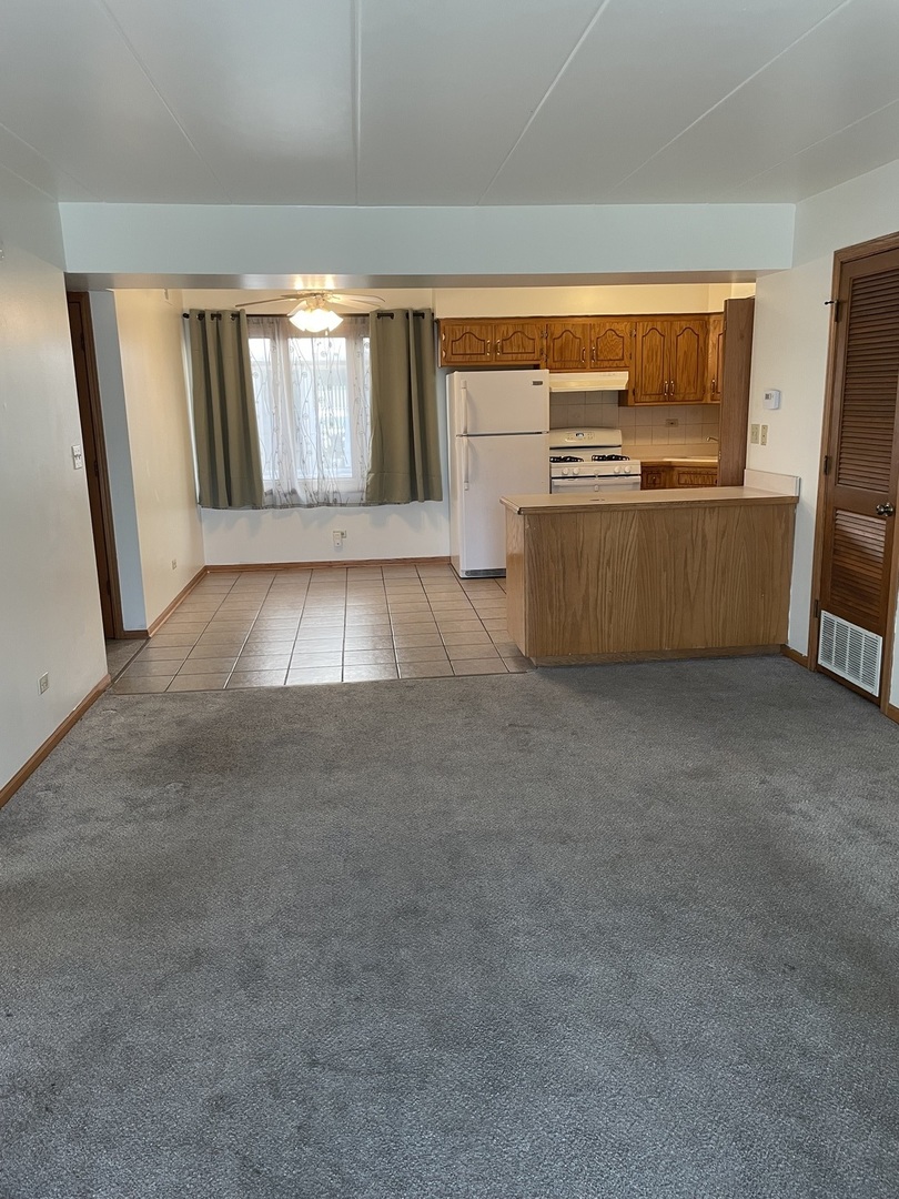 9532 Minnick Avenue #2W, Oak Lawn, IL 60453