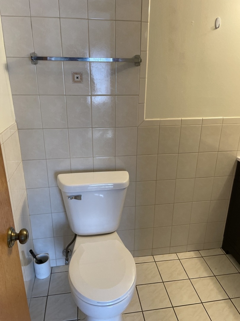 9532 Minnick Avenue #2W, Oak Lawn, IL 60453