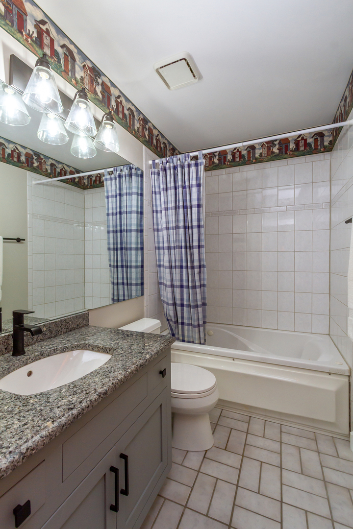 215 Hilltop Lane, Sleepy Hollow, IL 60118