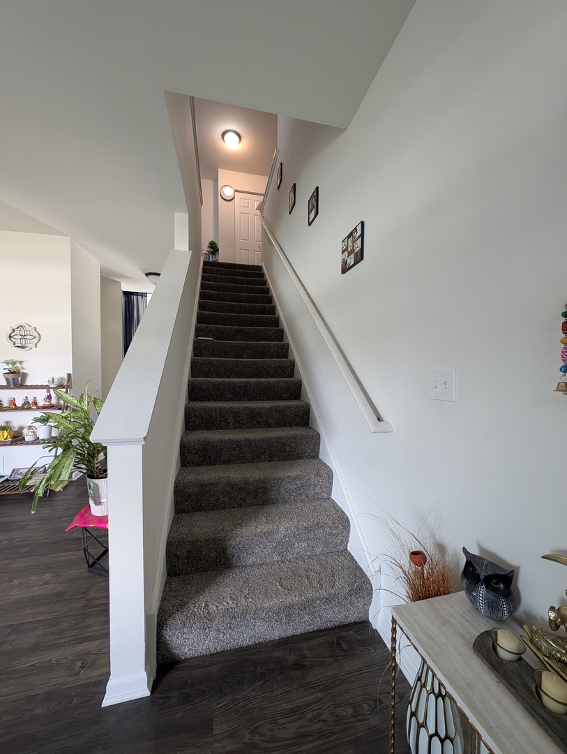 3759 Saint James Court, Elgin, IL 60124