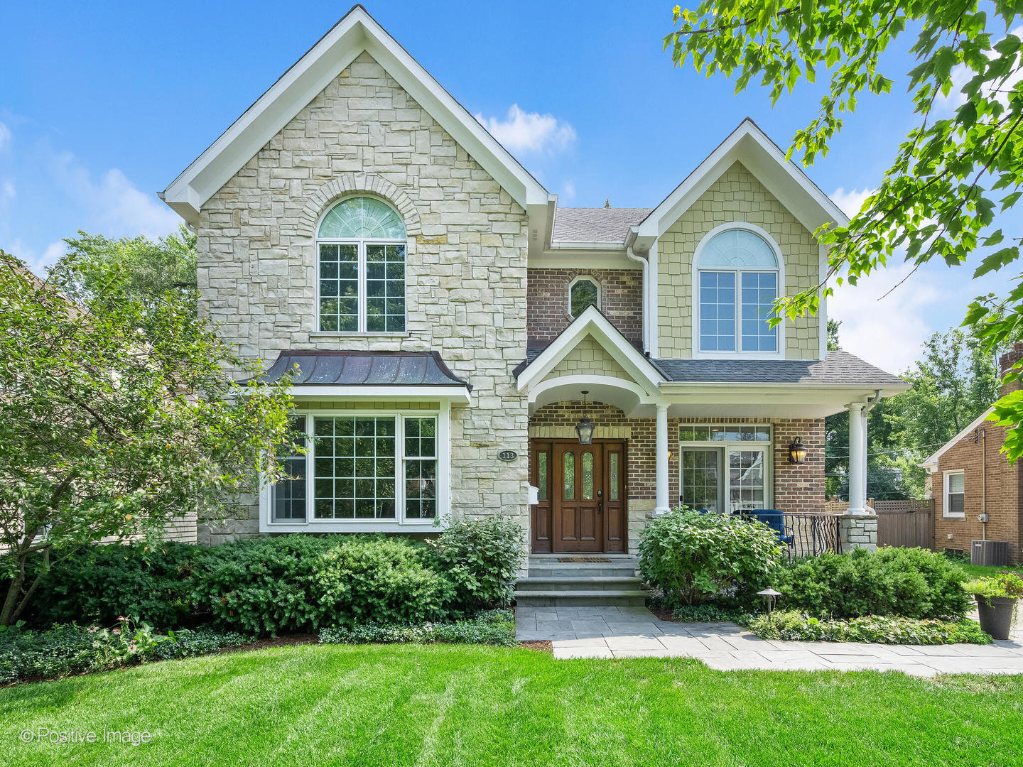 113 Mohawk Drive, Clarendon Hills, IL 60514
