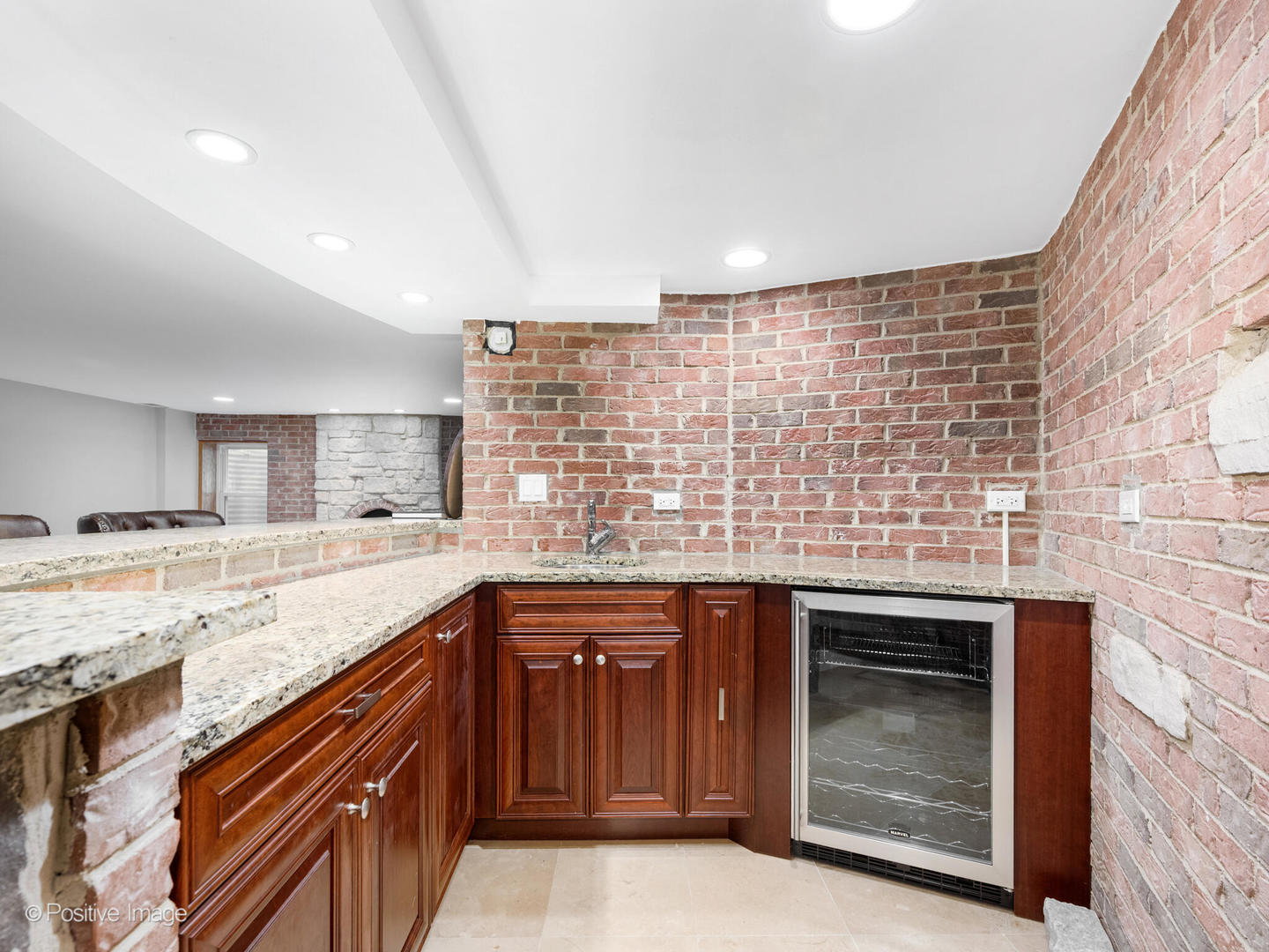 113 Mohawk Drive, Clarendon Hills, IL 60514