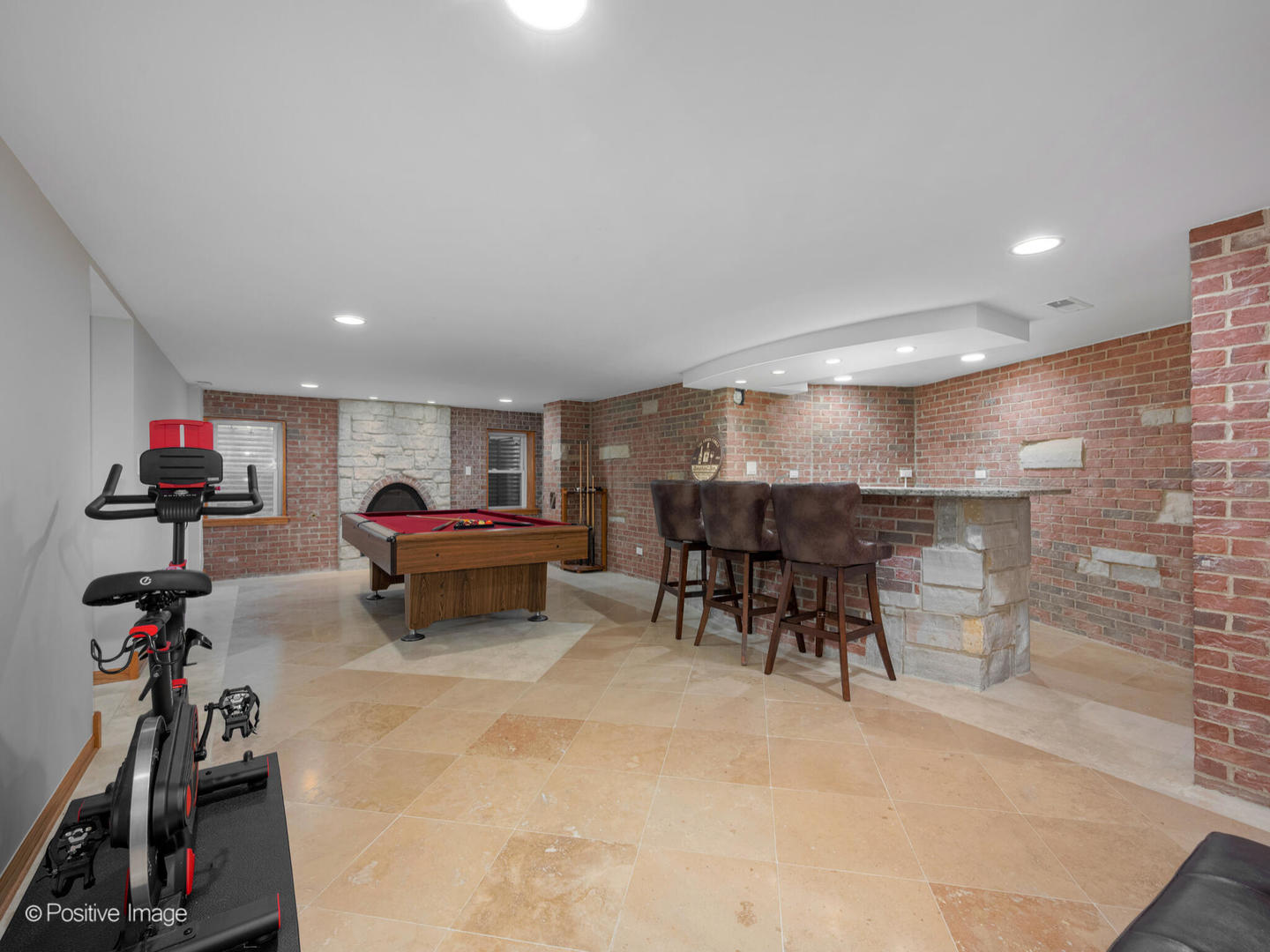 113 Mohawk Drive, Clarendon Hills, IL 60514