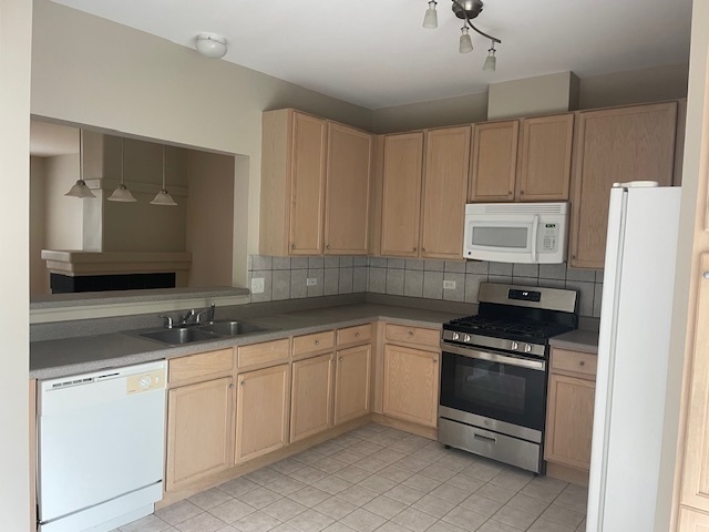 3470 Ravinia Circle #-, Aurora, IL 60504