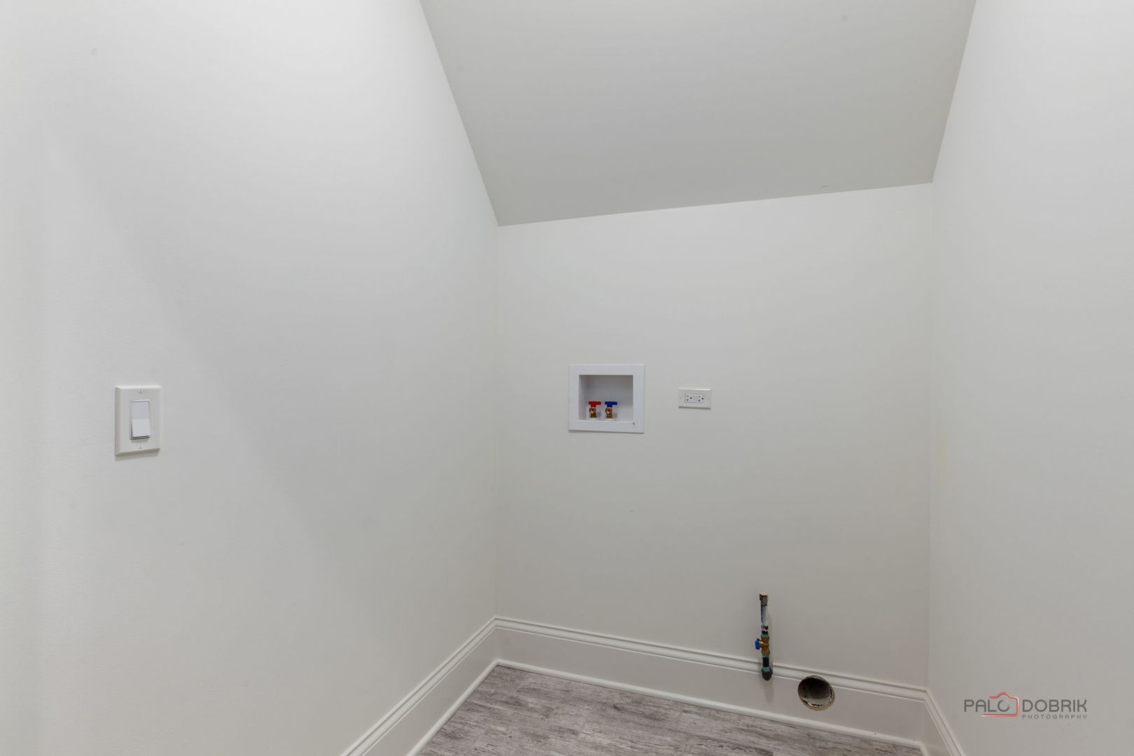 1825 W North Pond Lane, Lake Forest, IL 60045
