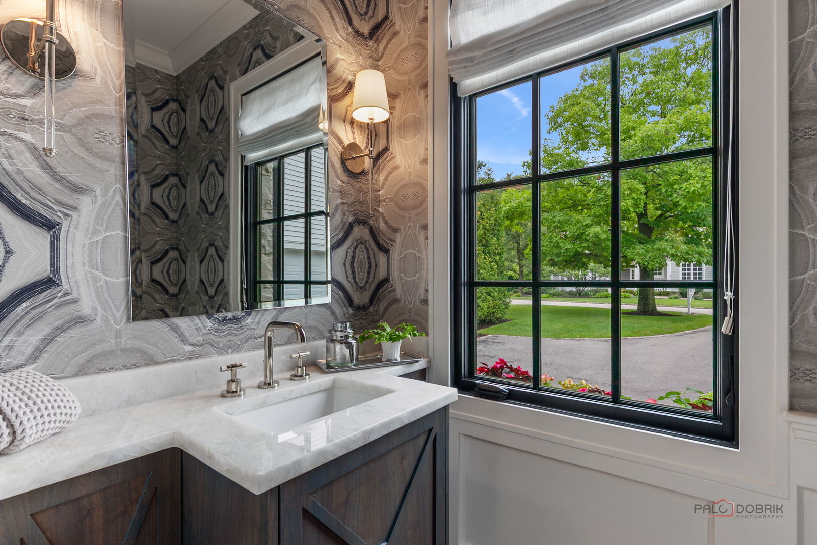 1825 W North Pond Lane, Lake Forest, IL 60045