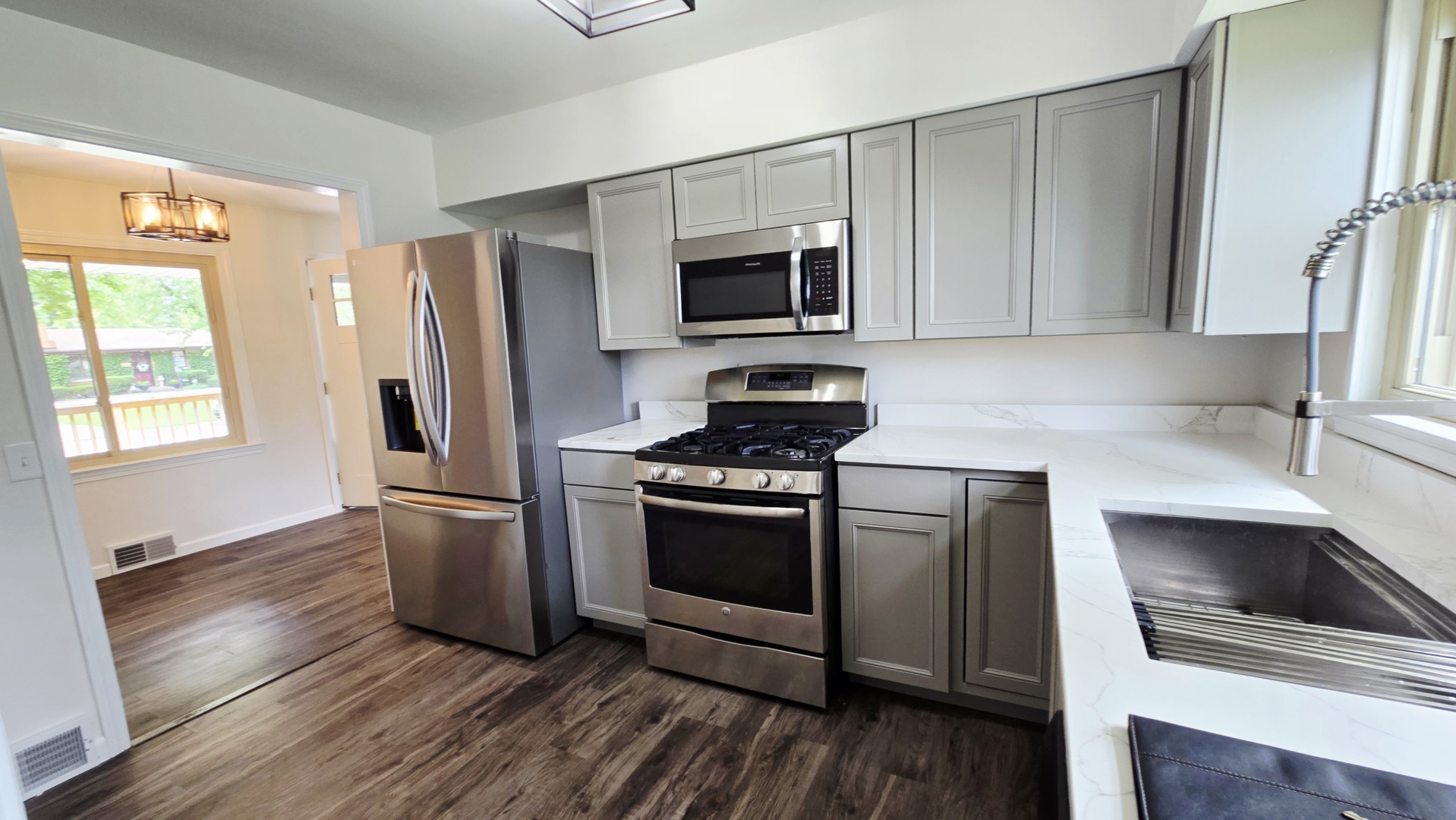 906 W Walnut Street, Kankakee, IL 60901