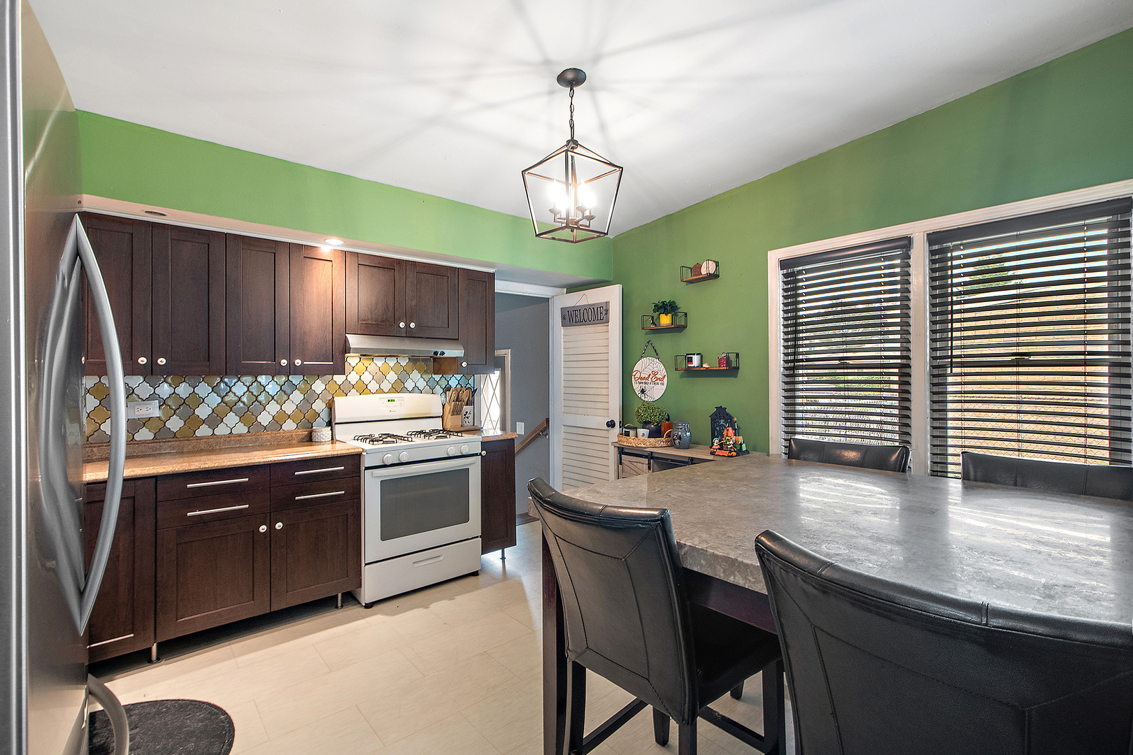 11534 S LEE Road, Alsip, IL 60803