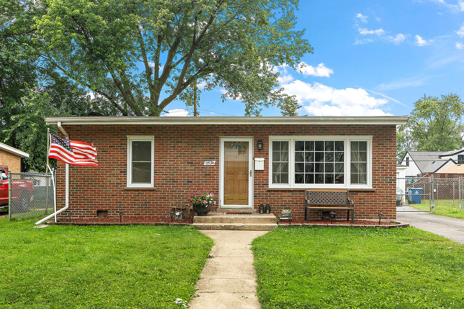 11534 S LEE Road, Alsip, IL 60803
