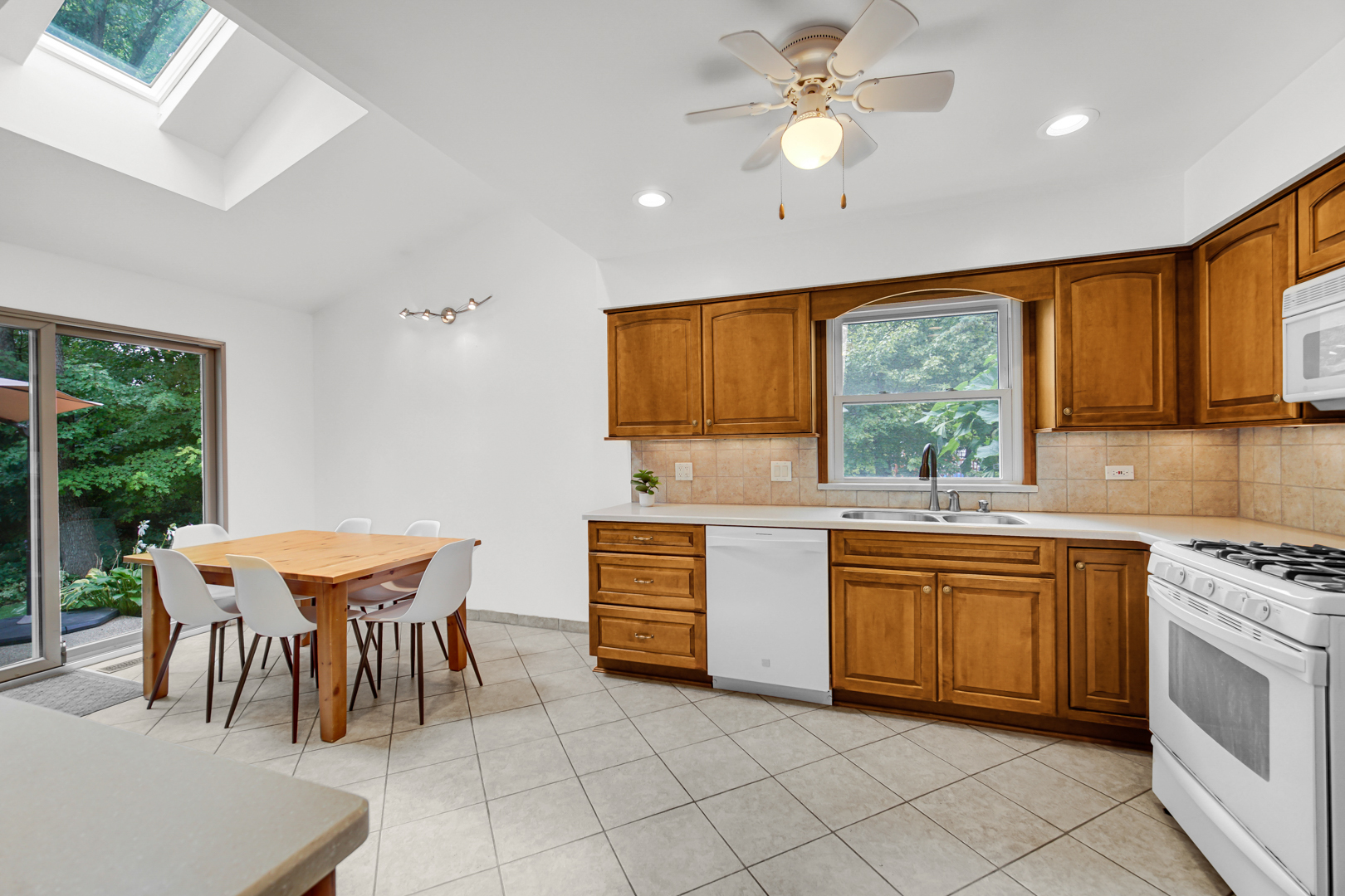 46 Manchester Court, Fox River Grove, IL 60021