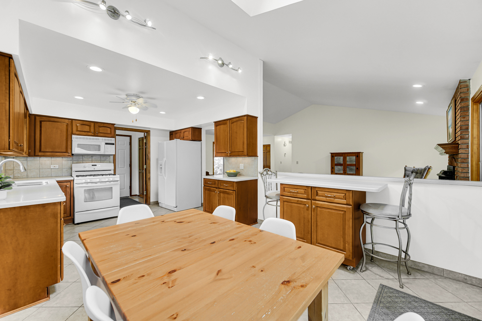 46 Manchester Court, Fox River Grove, IL 60021