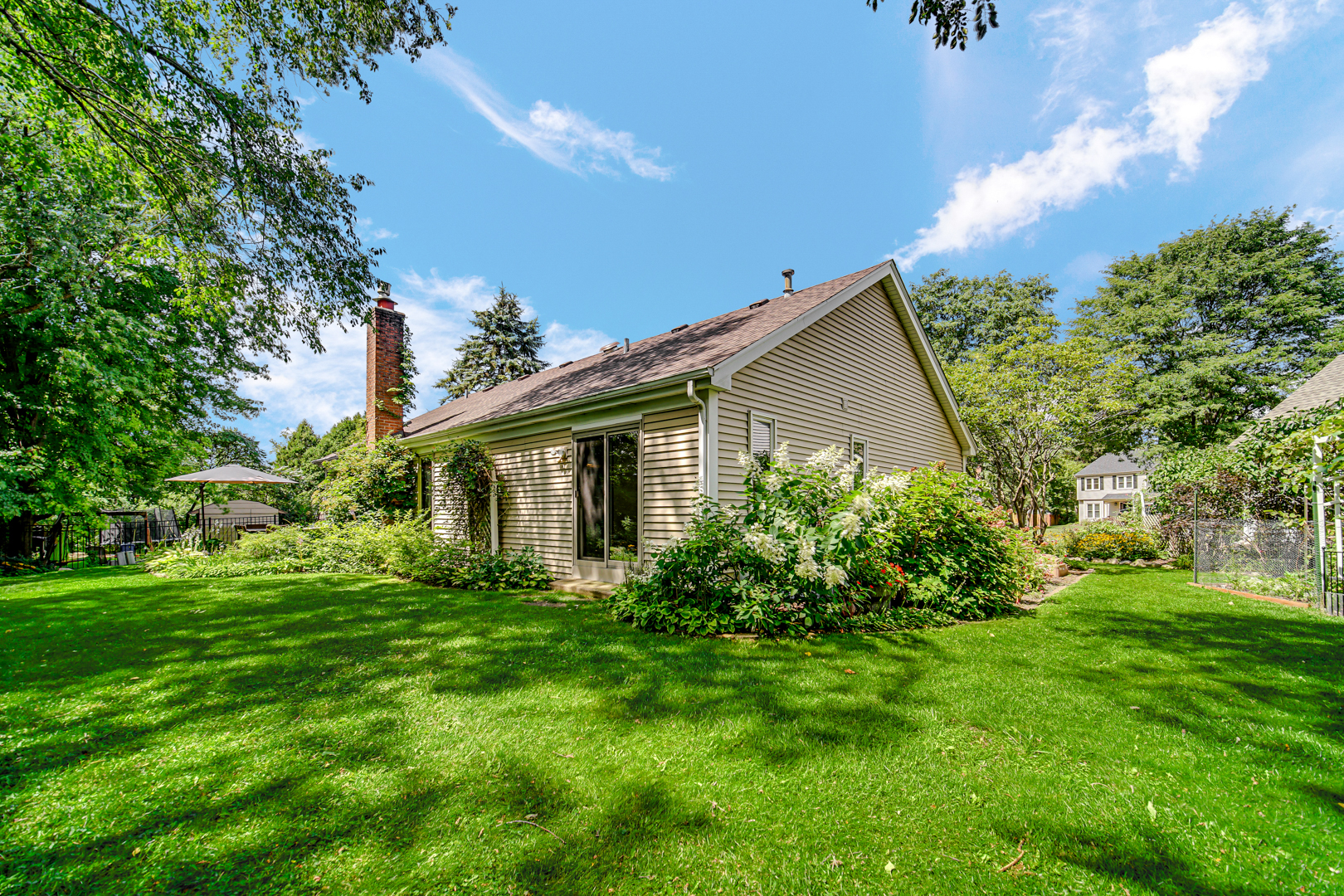 46 Manchester Court, Fox River Grove, IL 60021