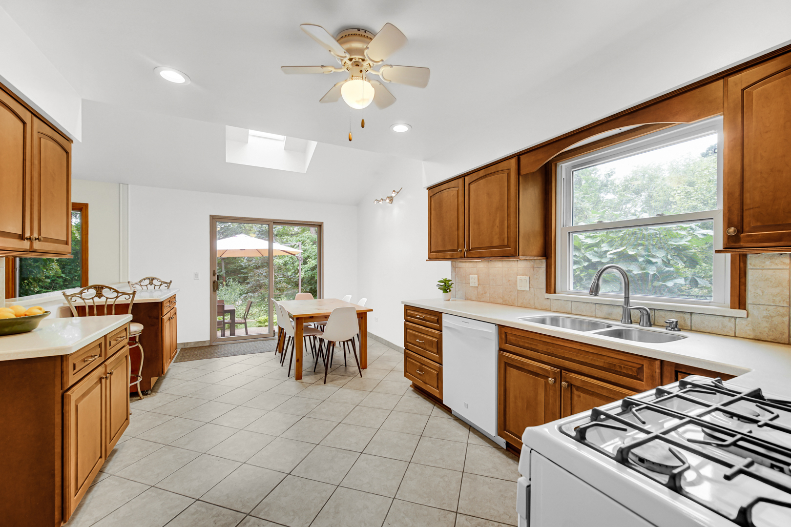 46 Manchester Court, Fox River Grove, IL 60021