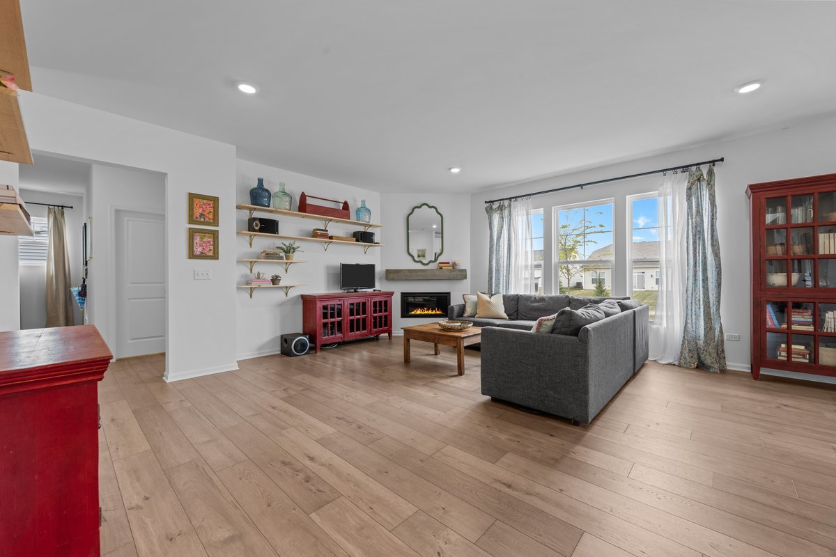 115 Piper Glen Avenue, Oswego, IL 60543