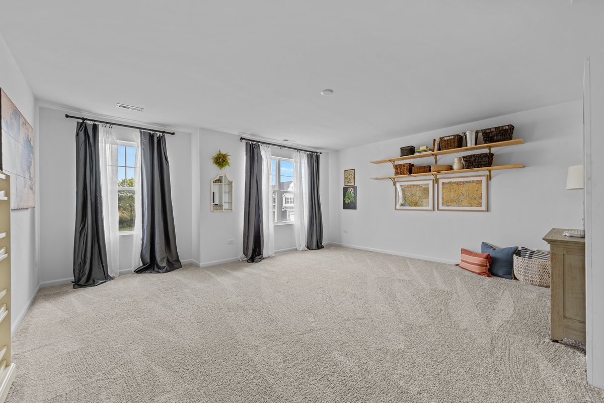 115 Piper Glen Avenue, Oswego, IL 60543