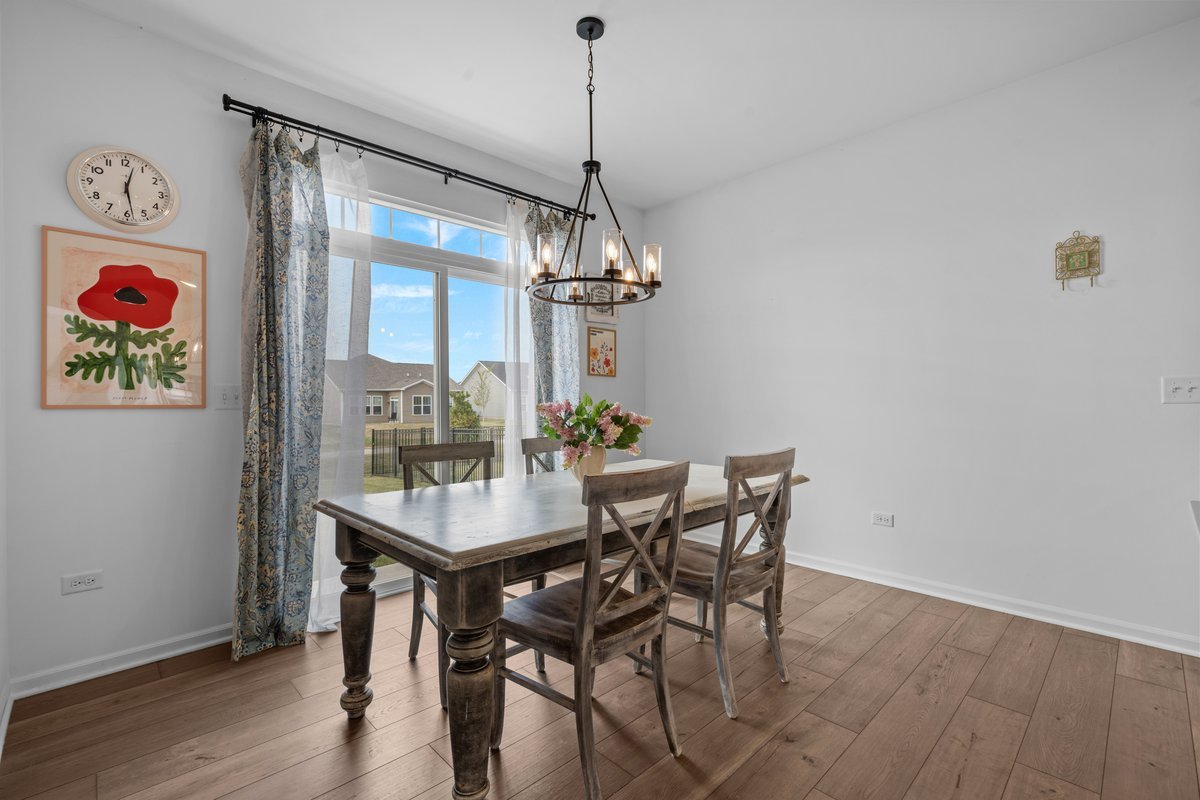 115 Piper Glen Avenue, Oswego, IL 60543