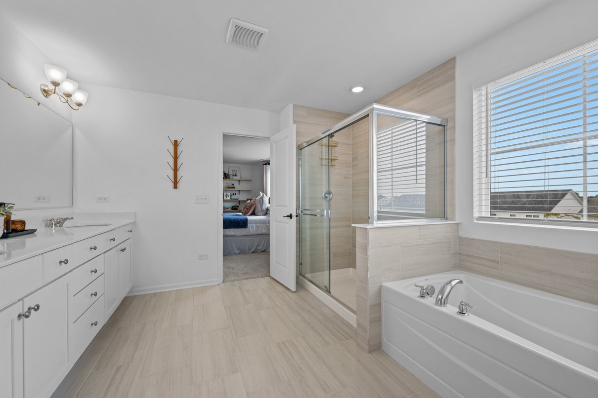 115 Piper Glen Avenue, Oswego, IL 60543