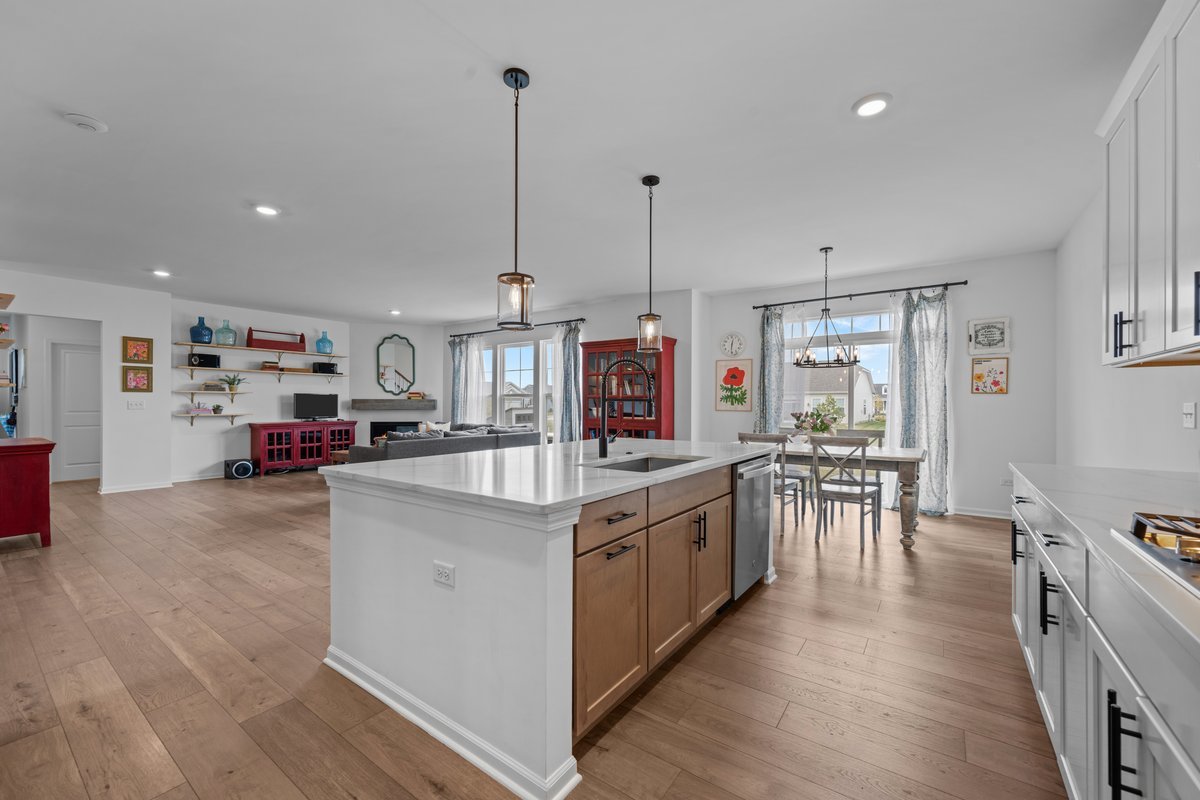 115 Piper Glen Avenue, Oswego, IL 60543