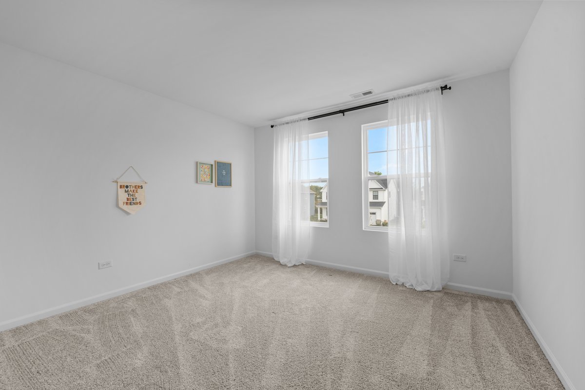 115 Piper Glen Avenue, Oswego, IL 60543