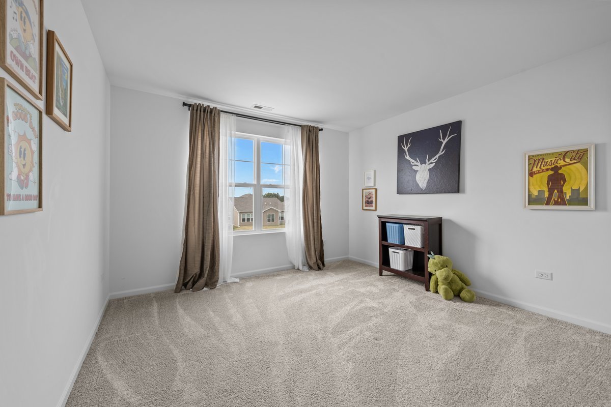 115 Piper Glen Avenue, Oswego, IL 60543