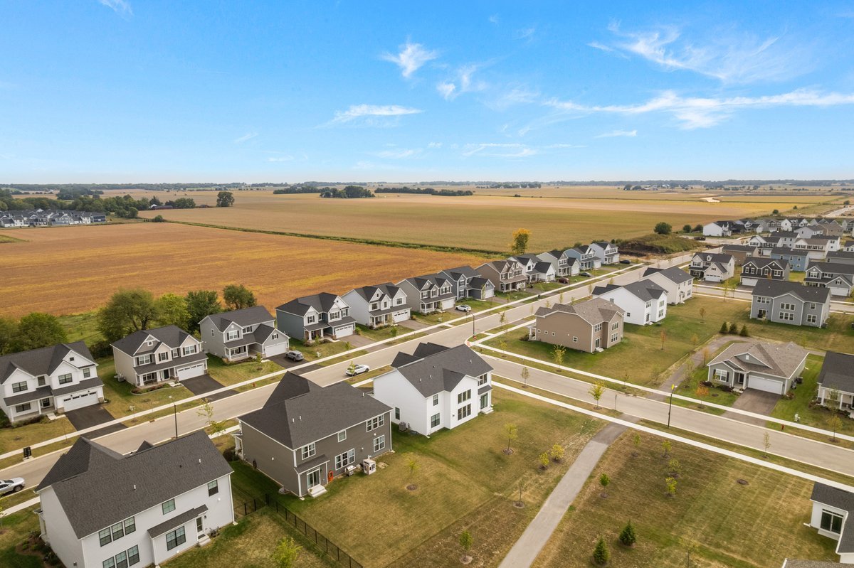 115 Piper Glen Avenue, Oswego, IL 60543