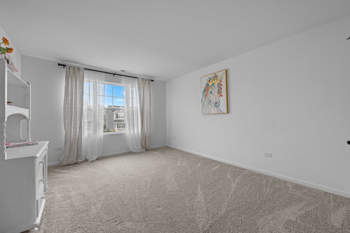 115 Piper Glen Avenue, Oswego, IL 60543