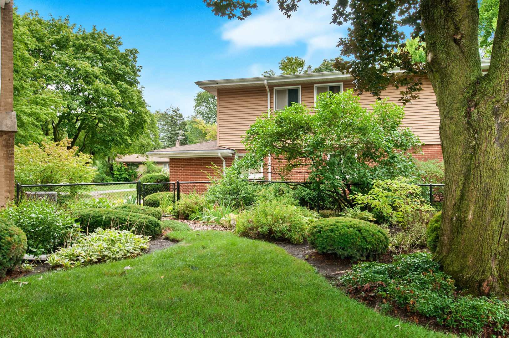 1307 W Mulberry Lane, Arlington Heights, IL 60005