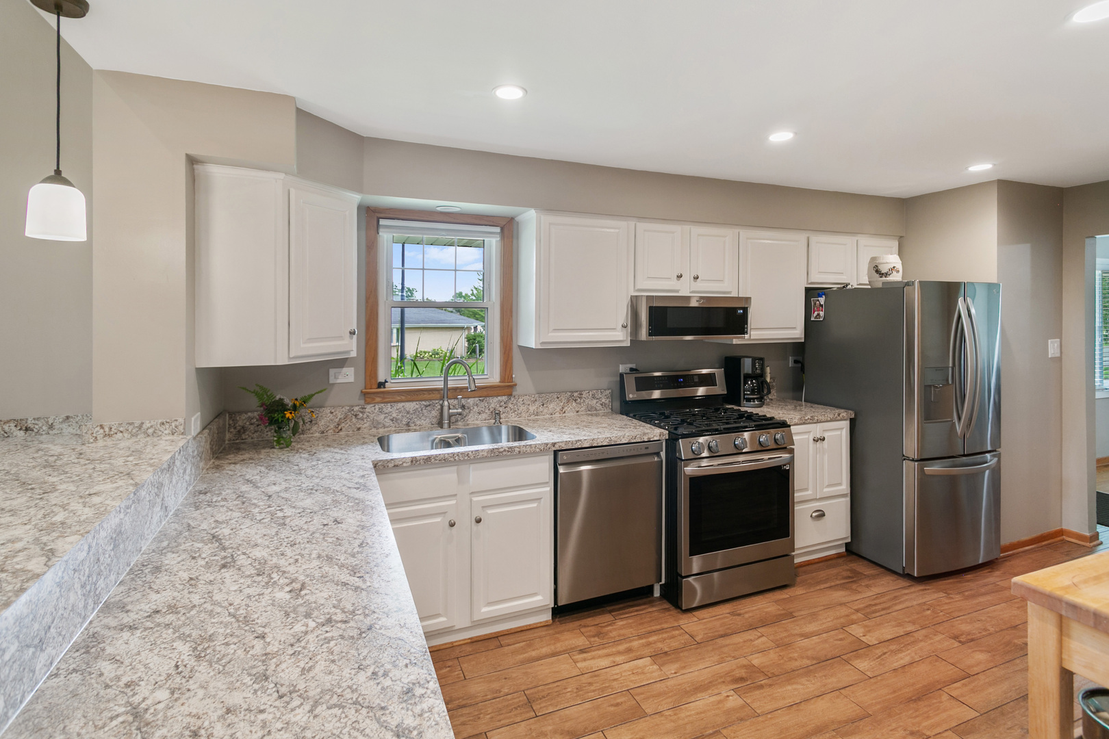9050 S 84th Avenue, Hickory Hills, IL 60457