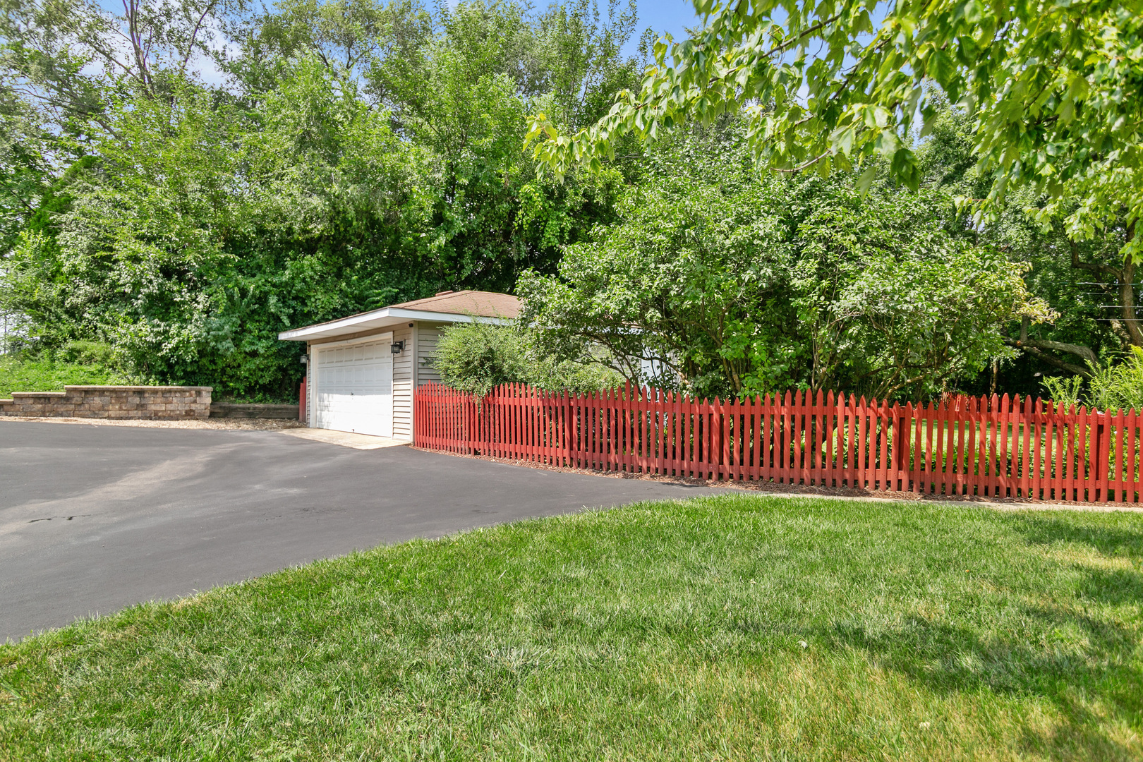 9050 S 84th Avenue, Hickory Hills, IL 60457