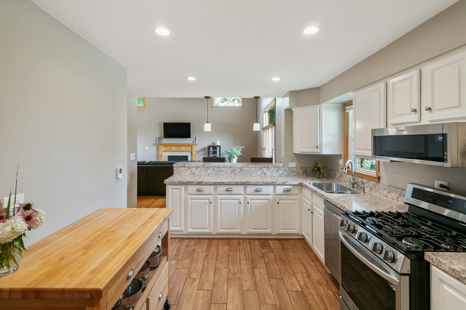 9050 S 84th Avenue, Hickory Hills, IL 60457