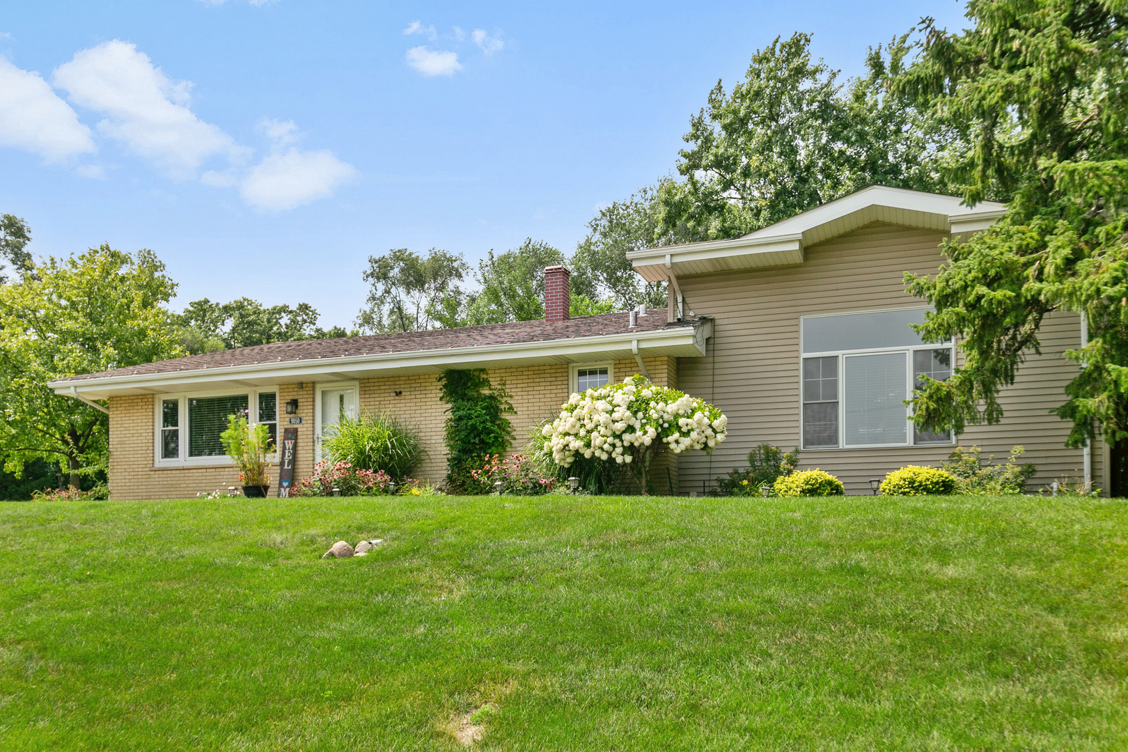 9050 S 84th Avenue, Hickory Hills, IL 60457