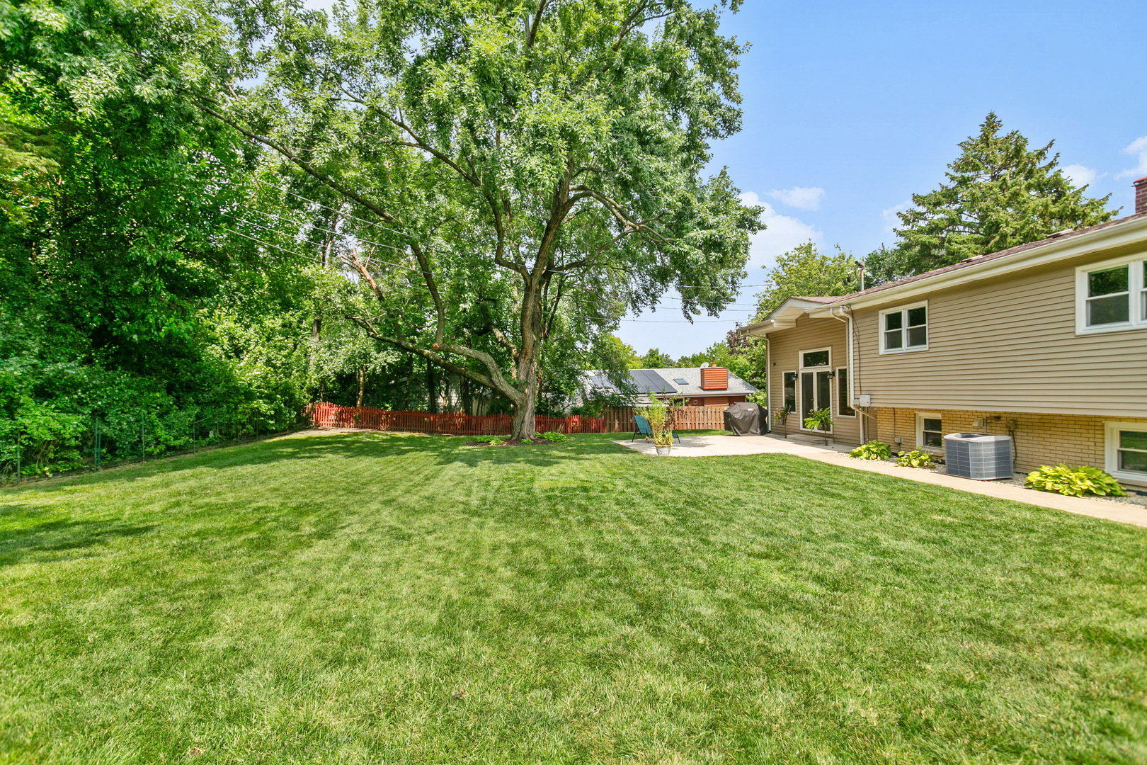 9050 S 84th Avenue, Hickory Hills, IL 60457