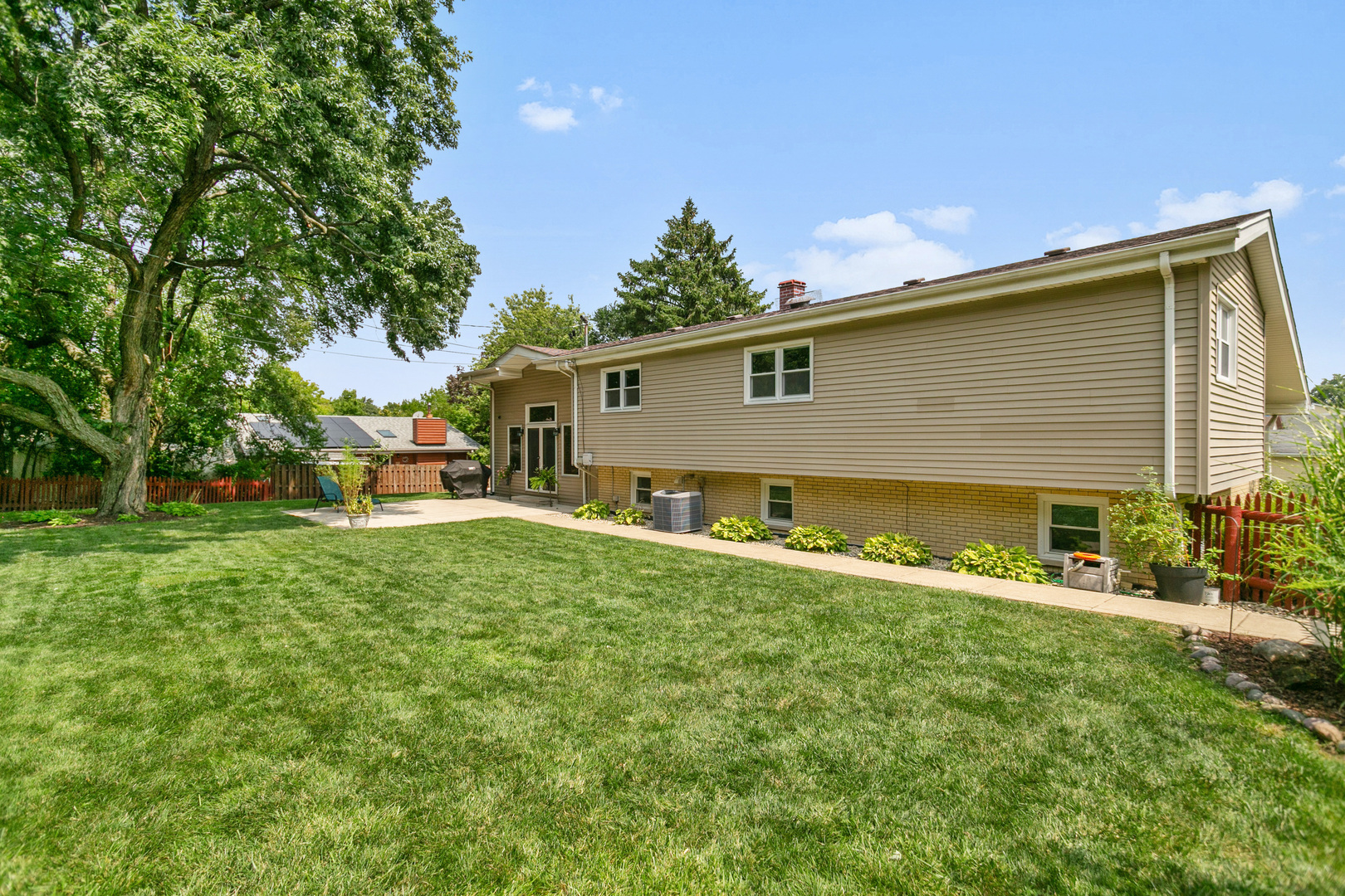 9050 S 84th Avenue, Hickory Hills, IL 60457
