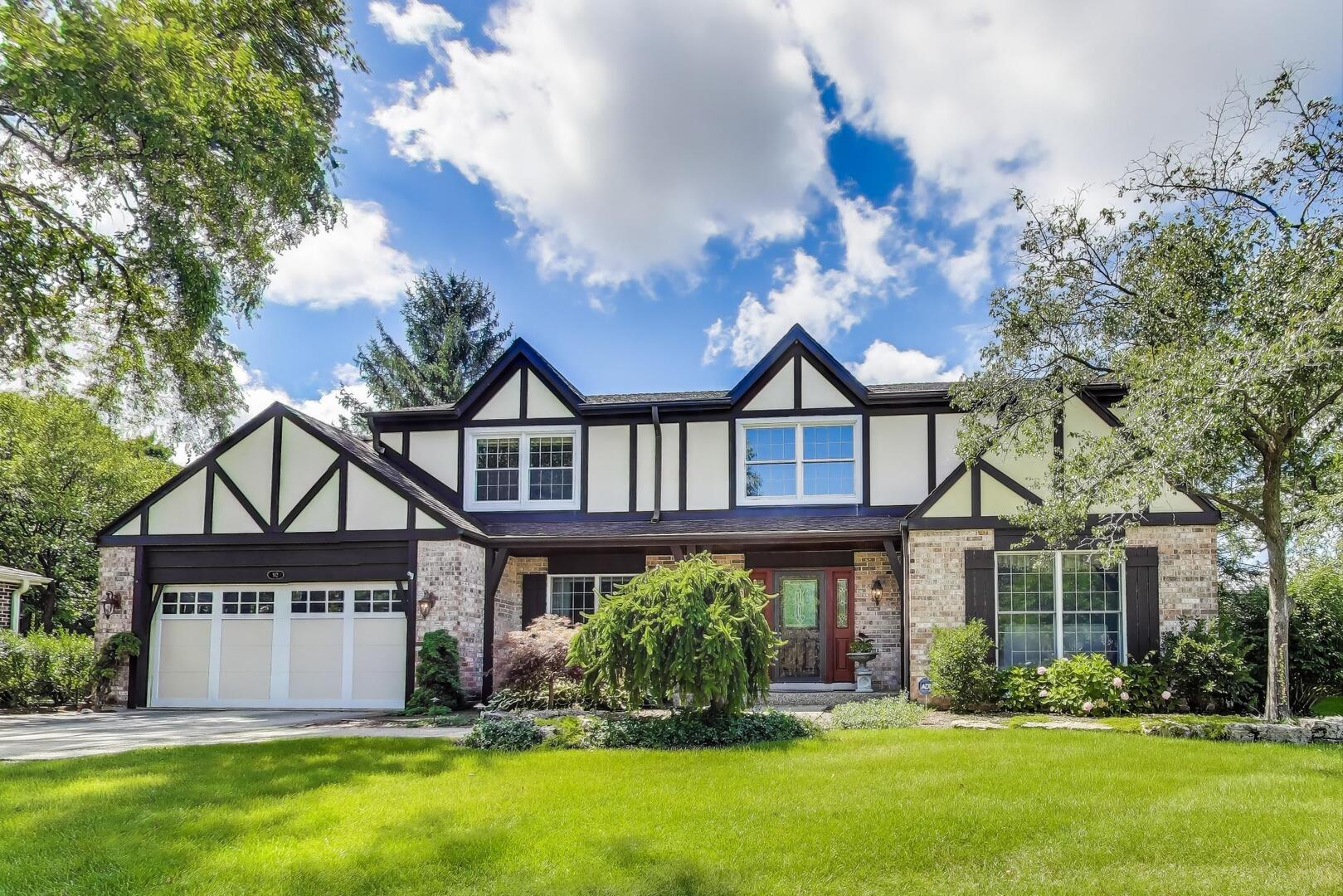 912 N Carlyle Lane, Arlington Heights, IL 60004