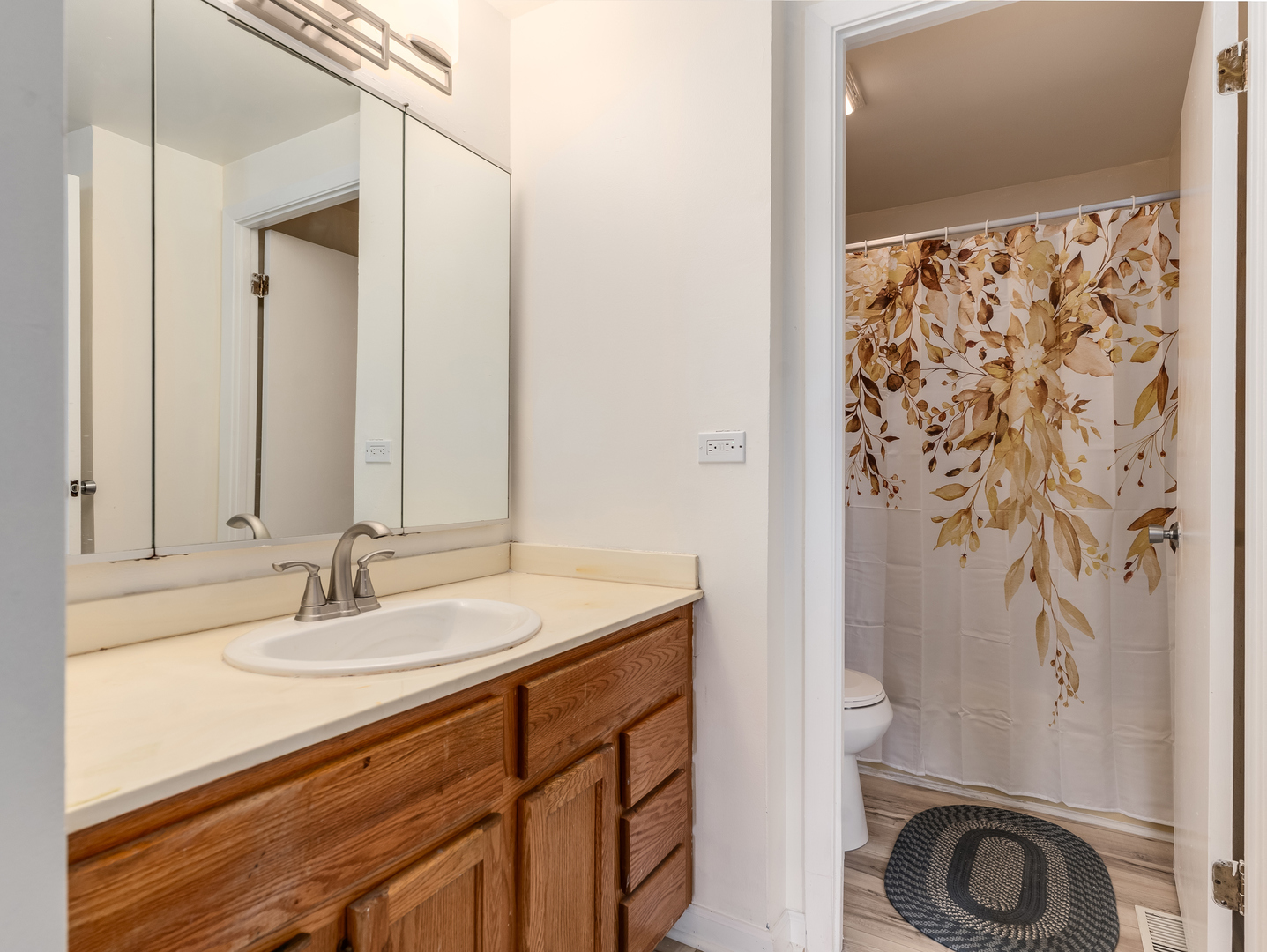 1020 Denham Place, Schaumburg, IL 60194