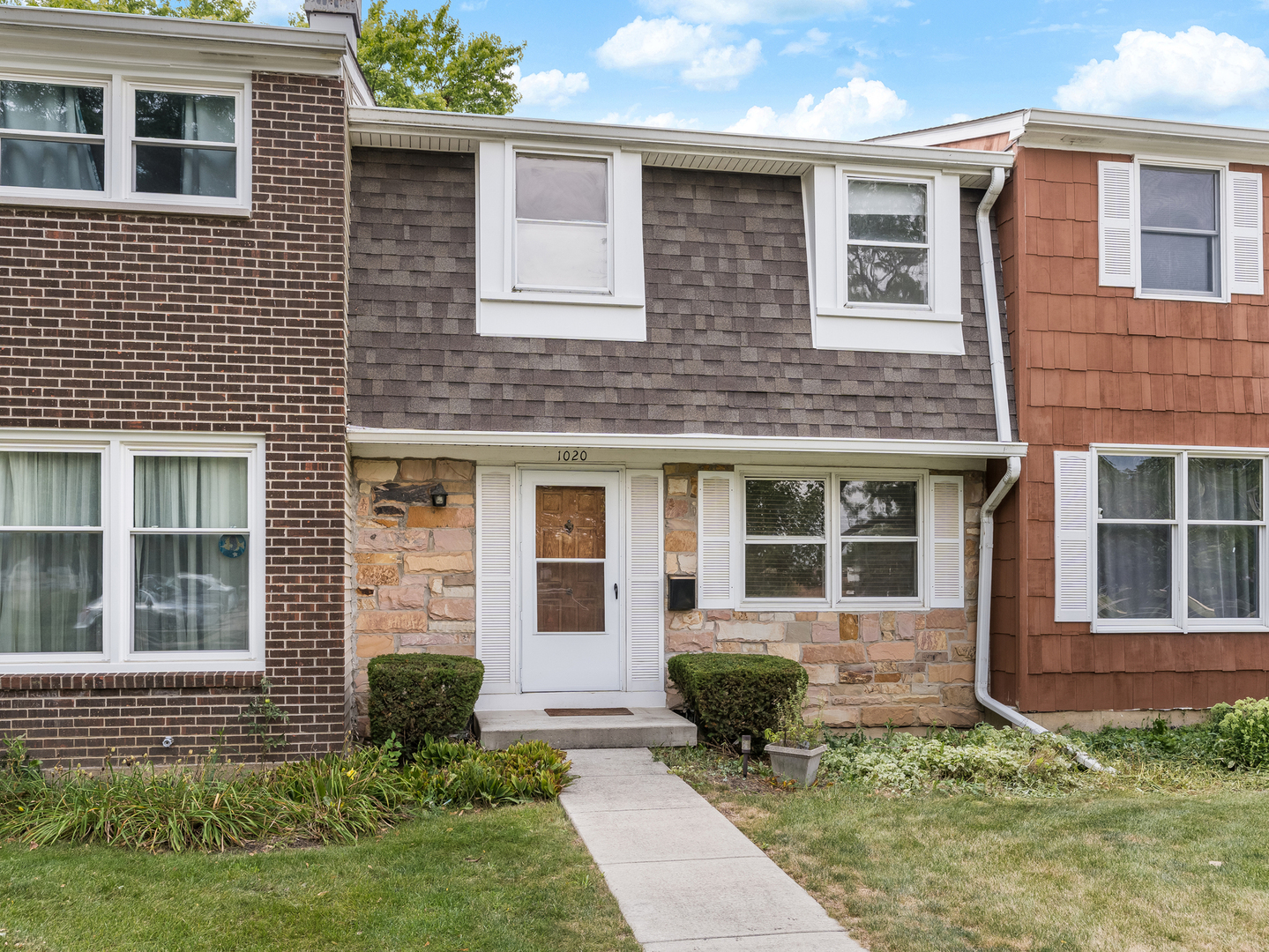 1020 Denham Place, Schaumburg, IL 60194