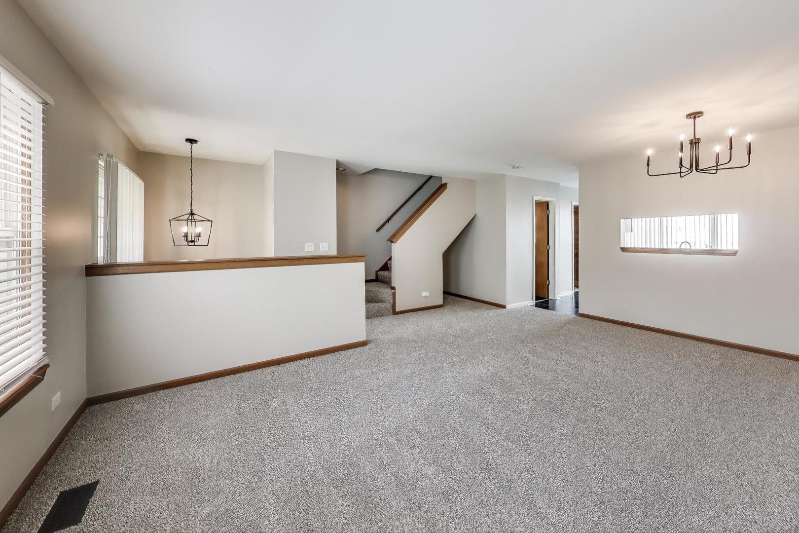 985 Manchester Circle, Grayslake, IL 60030