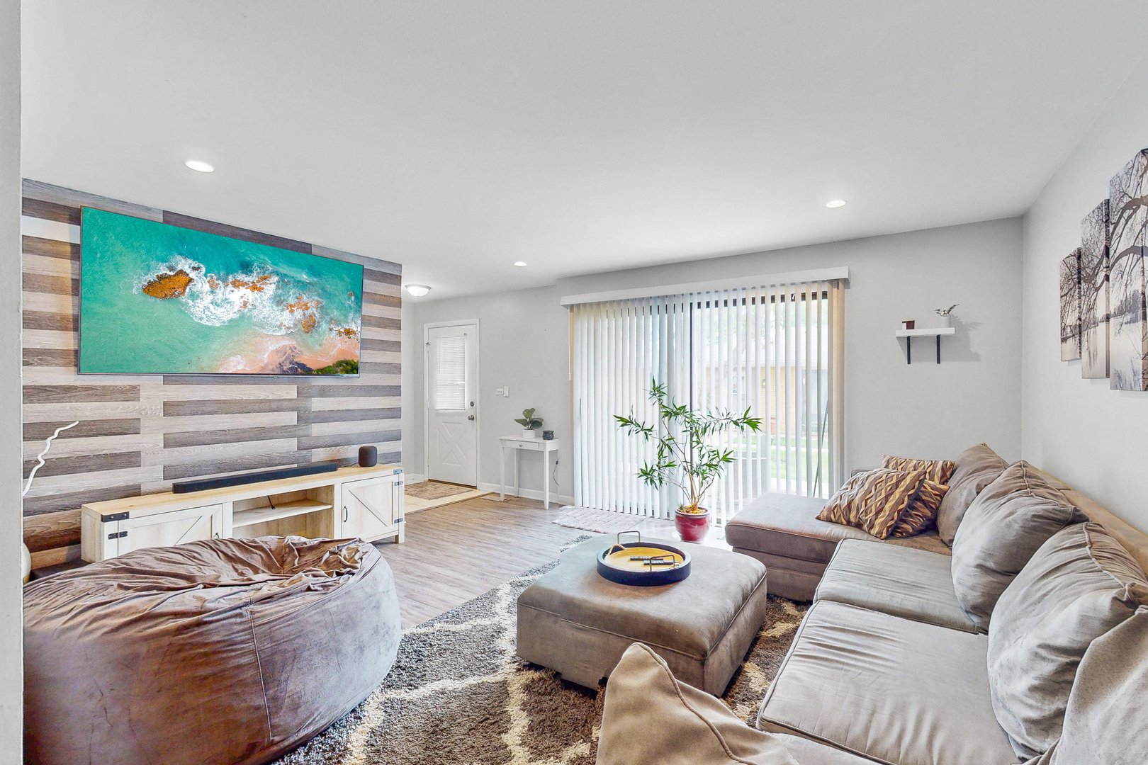 119 Brewster Court #C, Bloomingdale, IL 60108