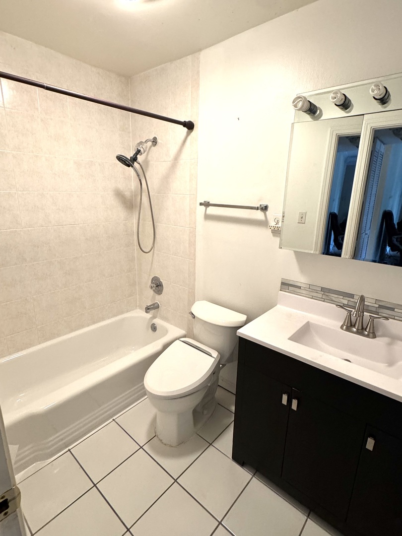 930 Beau Drive #113, Des Plaines, IL 60016
