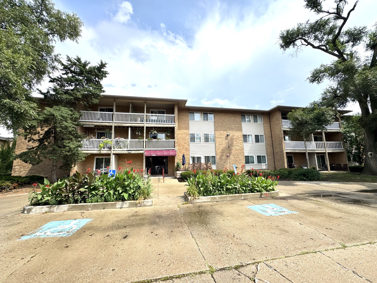 930 Beau Drive #113, Des Plaines, IL 60016