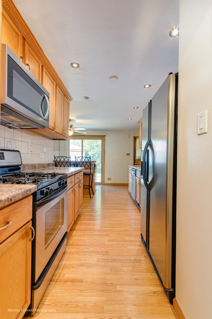 15354 Dobson Avenue, South Holland, IL 60473