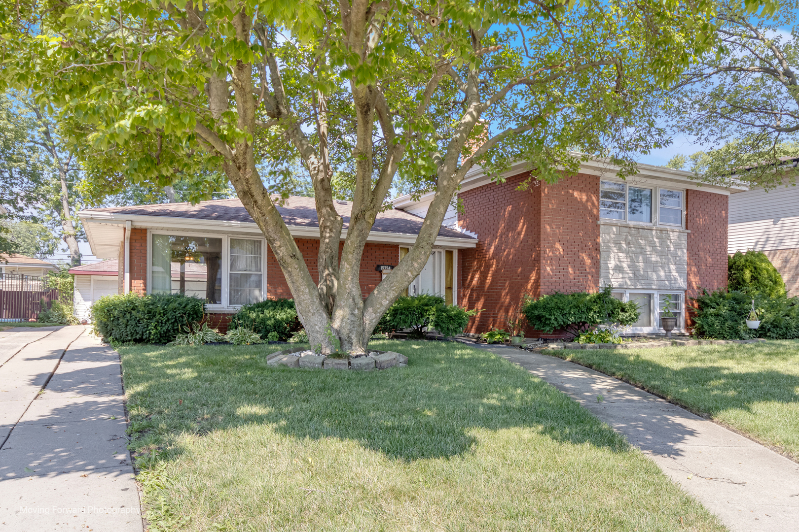 15354 Dobson Avenue, South Holland, IL 60473