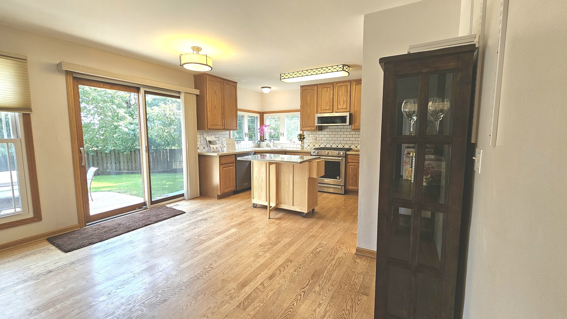 1083 COUNTRY GLEN Lane, Carol Stream, IL 60188